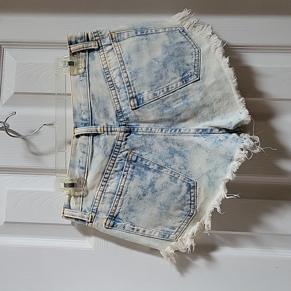 FOREVER 21 Super Cute Denim Cut off high waisted shorts with southwestern print - Picture 3 of 8